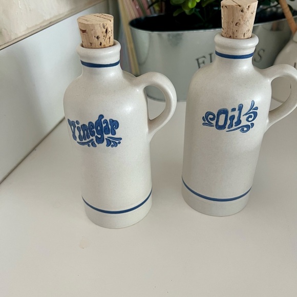Other - Pfaltzgraff Yorktowne Ceramic Vinegar and Oil Dispenser Set - White and Blue